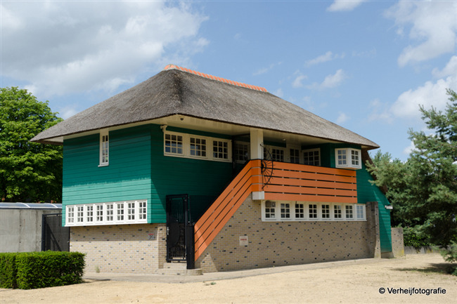 voormalig paardenrenhuisje, herbouwd naar ontwerp uit 1925
              <br/>
              Annemarieke Verheij , 2015-07-18